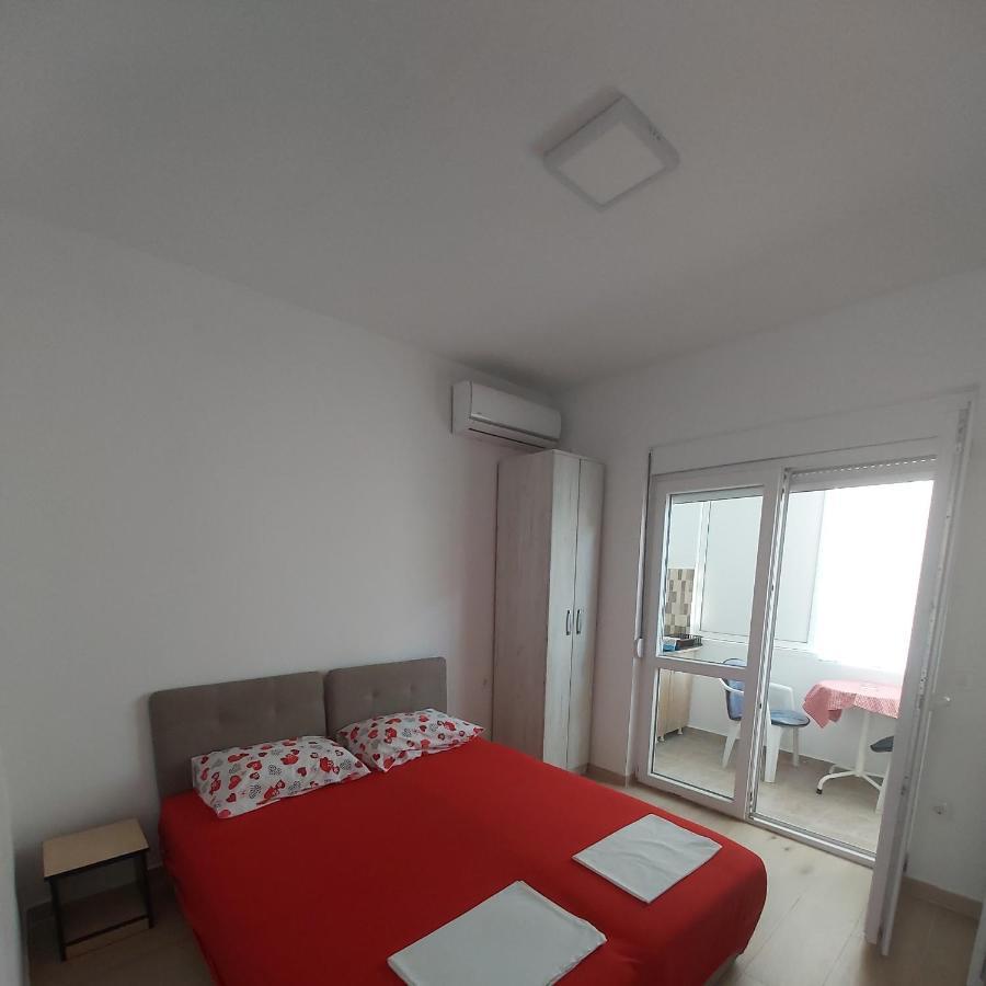 Apartmani Miljevci سوتوموري الغرفة الصورة
