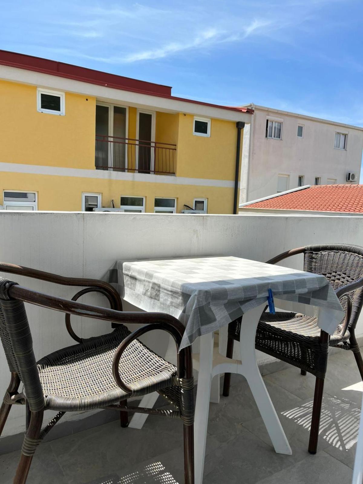 Apartmani Miljevci سوتوموري الغرفة الصورة